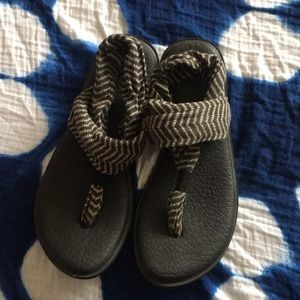 Sanuk sandals
